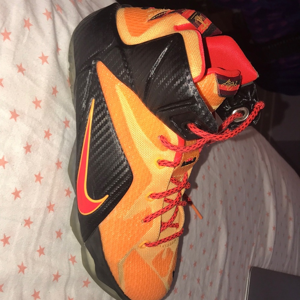 Lebron soldiers 11 basketball sneakers
